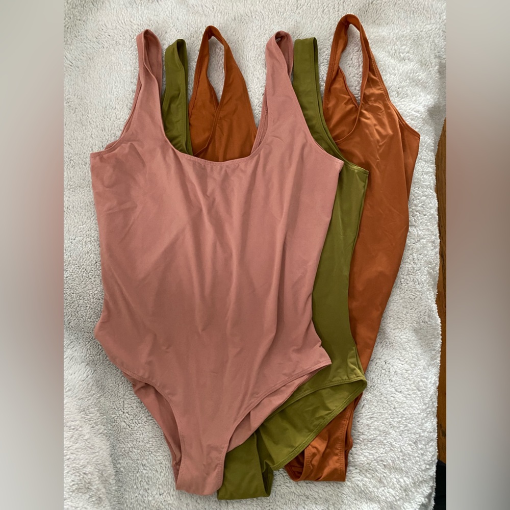 NWOT Set of 3 Parade Easy Scoop Bodysuits - Medium